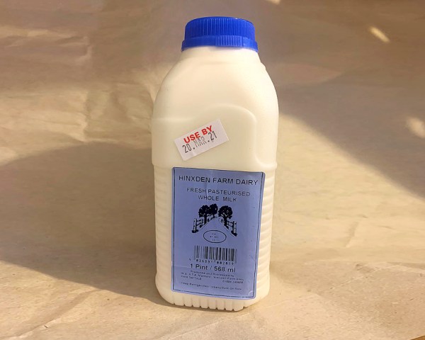 hinxden farm friesian cows semi skimmed milk (1 pt, 2 pt)